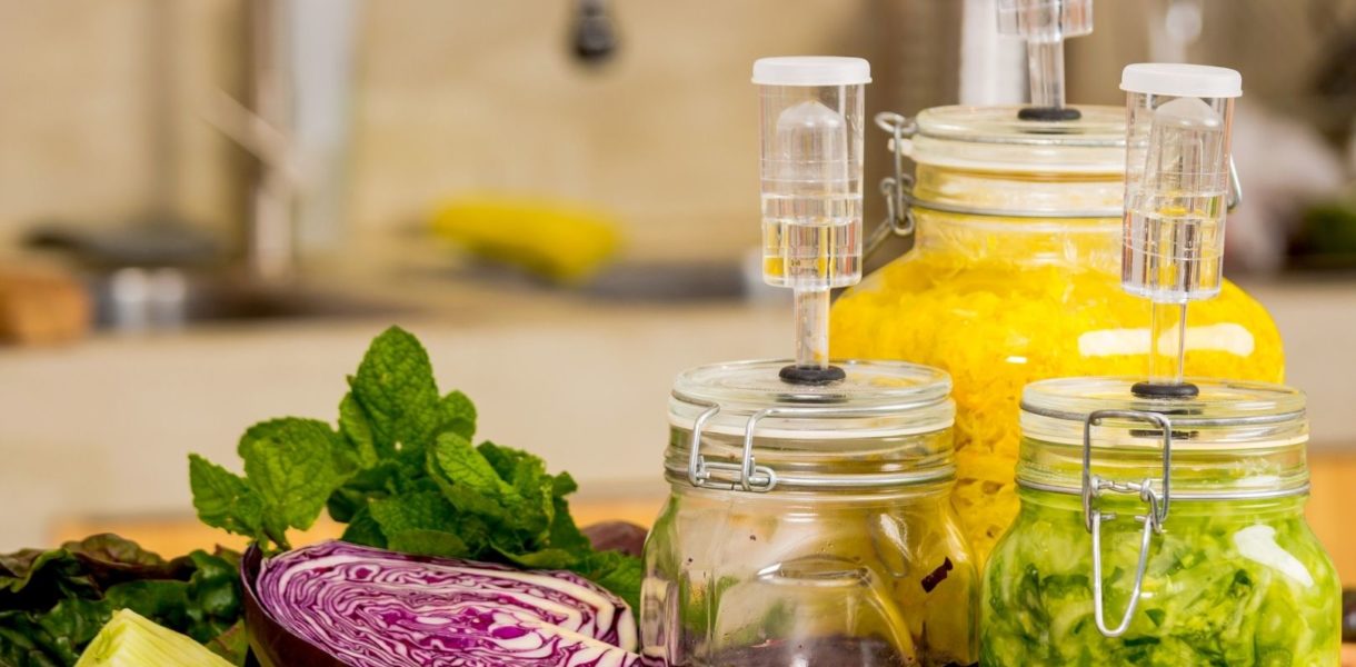 Alimentation vivante en cuisine. Préparer ses légumes fermentés