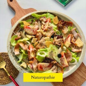 plat d'été frais et remplis de légumes sur une planche à découper illustrant l'alimentation estivale